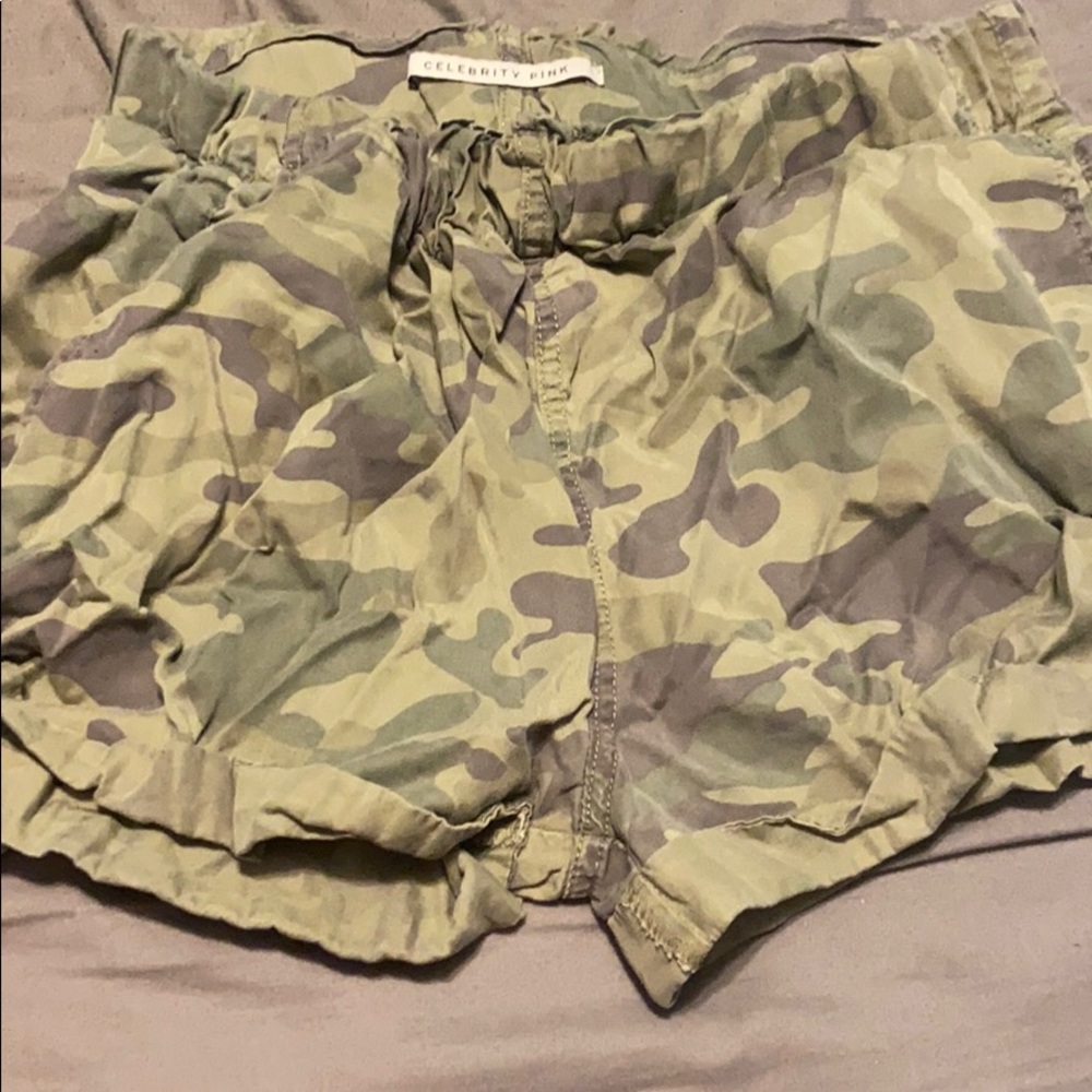 camo short/dress shorts dark green light green